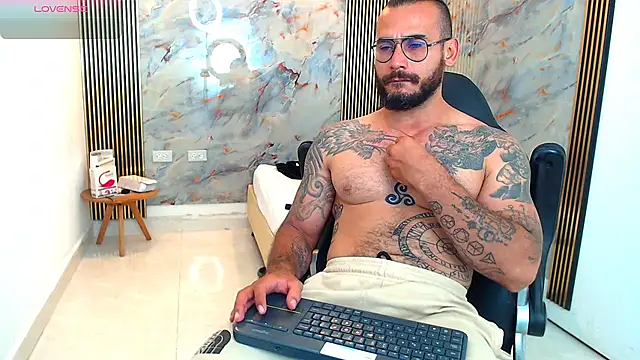 Snapshot of hanz_col chatting on February 2025 01:15:02 AM hanz col online show from February 2025 01:15:02 AM