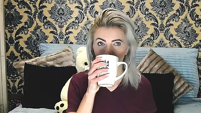 Snapshot of Aly_girl1 chatting on February 2025 11:33:01 AM Aly girl1 online show from February 2025 11:33:01 AM