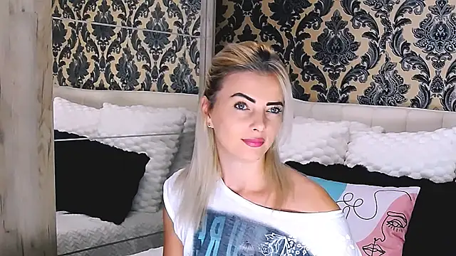 Snapshot of Aly_girl1 chatting on September 2025 08:29:02 AM Aly girl1 online show from September 2025 08:29:02 AM