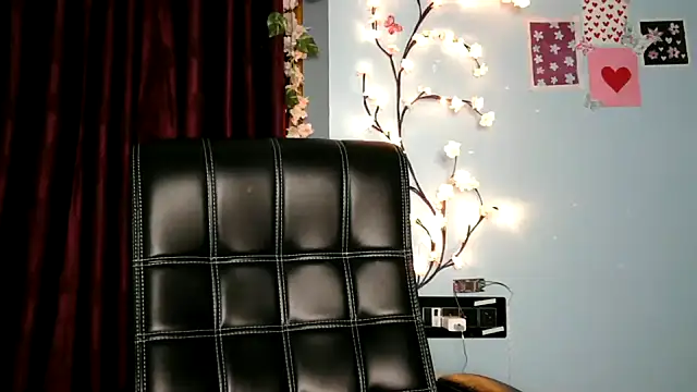 Reena Singh53 online show from September 2025 04:08:01 PM