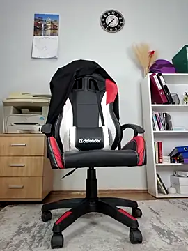 Snapshot of FoxRineHelen chatting on February 2025 02:31:02 PM FoxRineHelen online show from February 2025 02:31:02 PM