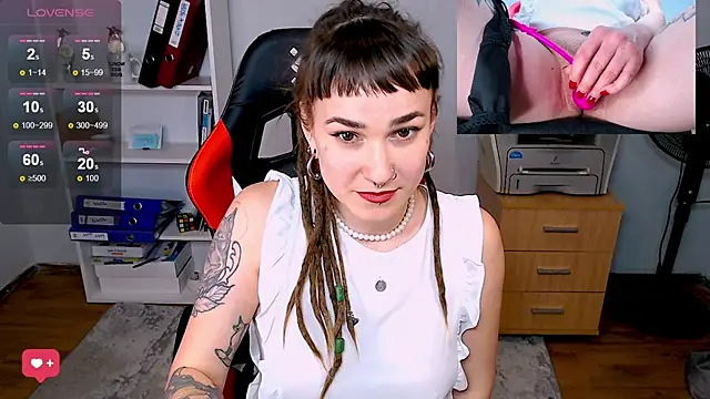 Snapshot of FoxRineHelen chatting on February 2025 06:30:02 PM FoxRineHelen online show from February 2025 06:30:02 PM