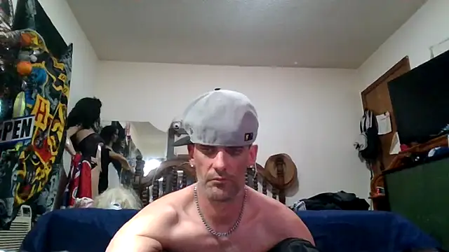 Snapshot of slinginbigD chatting on April 2026 11:31:01 PM slinginbigD online show from April 2026 11:31:01 PM