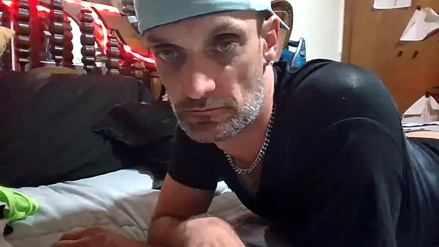 Snapshot of slinginbigD chatting on May 2026 10:41:02 PM slinginbigD online show from May 2026 10:41:02 PM