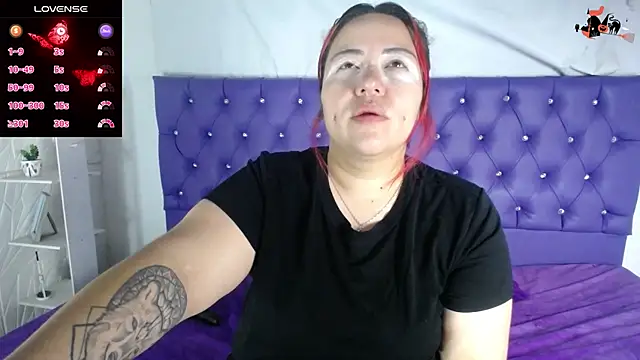 Snapshot of Bruja__Scarlata chatting on December 2024 10:55:02 AM Bruja Scarlata online show from December 2024 10:55:02 AM