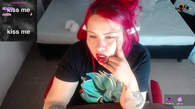Snapshot of Bruja__Scarlata chatting on January 2025 04:48:02 PM Bruja Scarlata online show from January 2025 04:48:02 PM