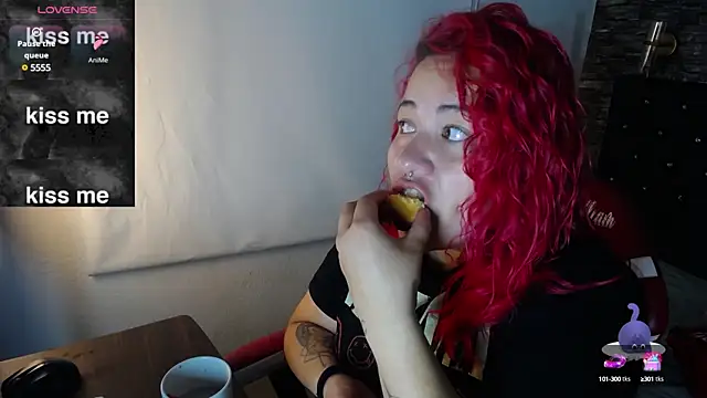 Snapshot of Bruja__Scarlata chatting on March 2025 10:55:02 AM Bruja Scarlata online show from March 2025 10:55:02 AM