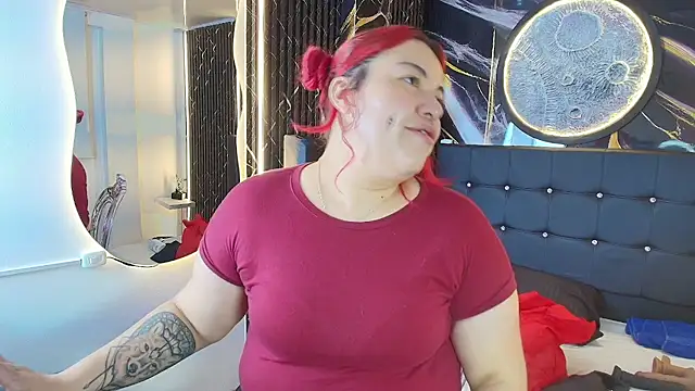 Snapshot of Bruja__Scarlata chatting on September 2025 11:32:02 AM Bruja Scarlata online show from September 2025 11:32:02 AM
