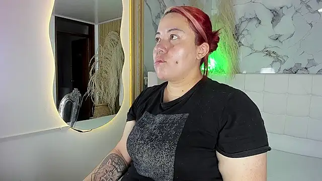 Snapshot of Bruja__Scarlata chatting on October 2025 10:16:02 AM Bruja Scarlata online show from October 2025 10:16:02 AM