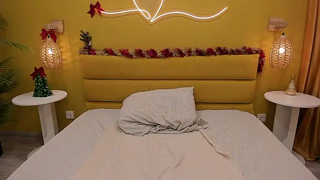 Snapshot of Linda_Insatiable chatting on December 2024 04:14:02 AM Linda Insatiable online show from December 2024 04:14:02 AM