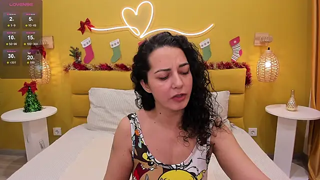 Snapshot of Linda_Insatiable chatting on December 2024 01:36:02 AM Linda Insatiable online show from December 2024 01:36:02 AM