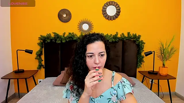 Snapshot of Linda_Insatiable chatting on January 2025 01:37:02 AM Linda Insatiable online show from January 2025 01:37:02 AM
