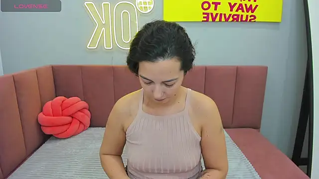 Snapshot of Linda_Insatiable chatting on February 2025 01:15:01 AM Linda Insatiable online show from February 2025 01:15:01 AM