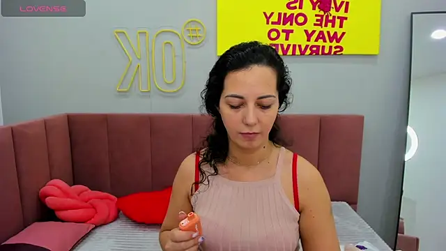Snapshot of Linda_Insatiable chatting on March 2025 01:28:01 AM Linda Insatiable online show from March 2025 01:28:01 AM