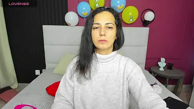 Snapshot of Linda_Insatiable chatting on October 2025 12:51:01 AM Linda Insatiable online show from October 2025 12:51:01 AM