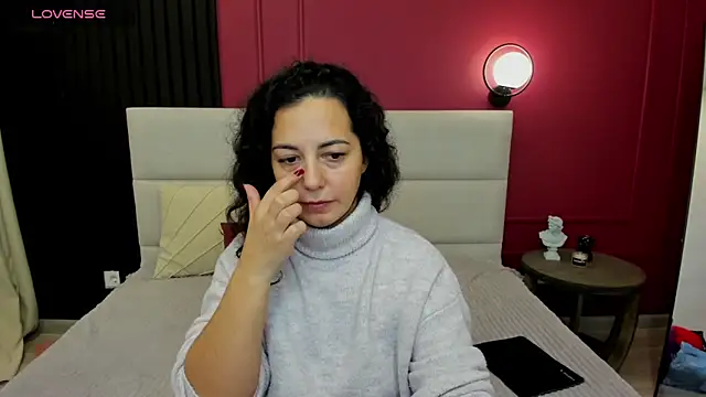 Snapshot of Linda_Insatiable chatting on October 2025 01:37:01 AM Linda Insatiable online show from October 2025 01:37:01 AM