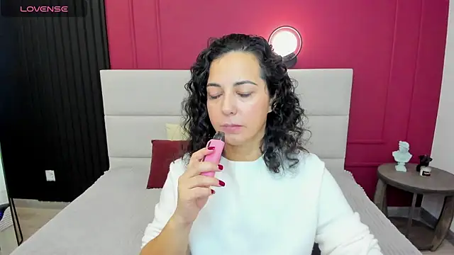 Snapshot of Linda_Insatiable chatting on October 2025 01:31:02 AM Linda Insatiable online show from October 2025 01:31:02 AM