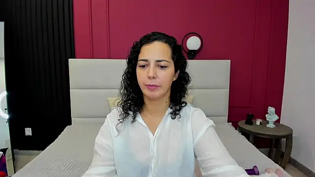 Snapshot of Linda_Insatiable chatting on October 2025 01:41:02 AM Linda Insatiable online show from October 2025 01:41:02 AM