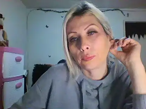 alixia81 online show from December 2024 11:24:01 PM