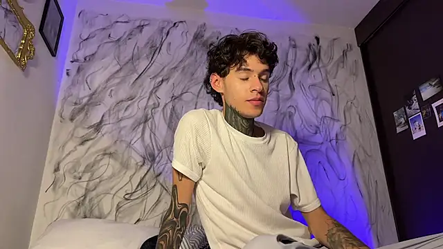 Snapshot of Saturno_v chatting on July 2026 04:08:02 AM Saturno v online show from July 2026 04:08:02 AM