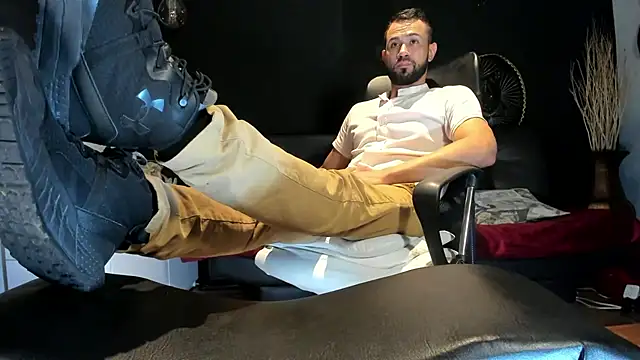 alessandro wye online show from October 2025 01:06:02 AM