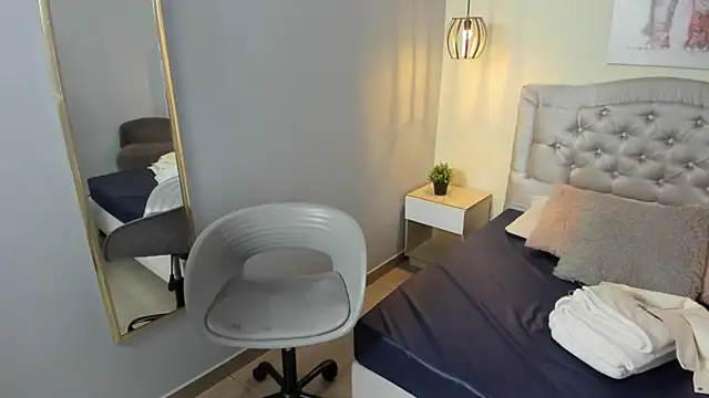 Snapshot of escarleth__ chatting on June 2026 02:19:02 PM escarleth online show from June 2026 02:19:02 PM