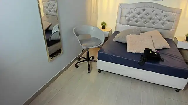 Snapshot of escarleth__ chatting on June 2026 01:59:01 PM escarleth online show from June 2026 01:59:01 PM