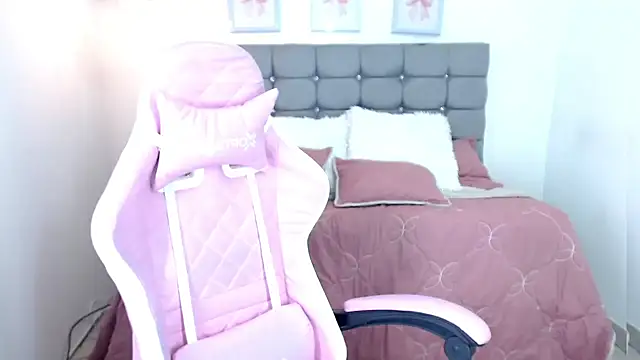 sarah moon2 online show from October 2025 05:02:02 PM