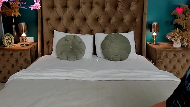 CalyMoon online show from January 2026 01:16:02 PM