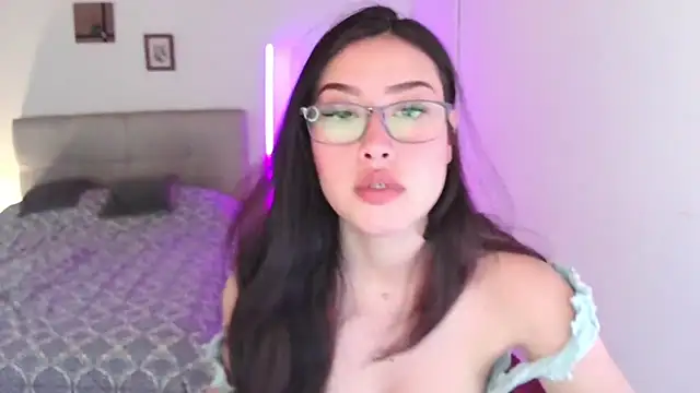 Snapshot of Emilyswan04 chatting on September 2025 06:33:01 PM Emilyswan04 online show from September 2025 06:33:01 PM