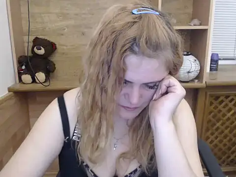 DaniellaKiss online show from April 2026 05:42:02 PM