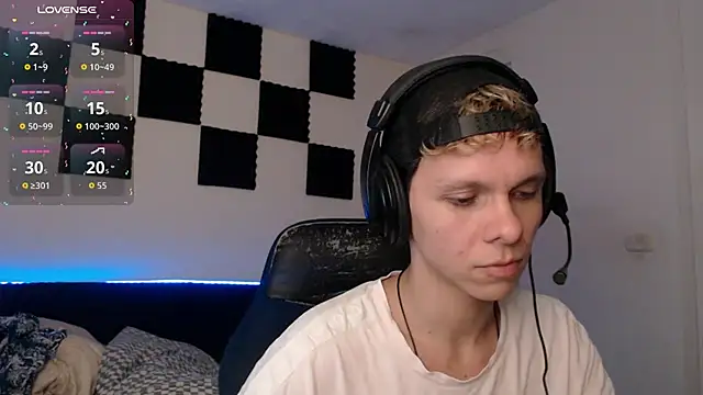 Snapshot of bryamado69 chatting on October 2025 08:20:01 PM bryamado69 online show from October 2025 08:20:01 PM