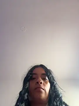 Laura fernandezII online show from November 2025 07:37:01 PM