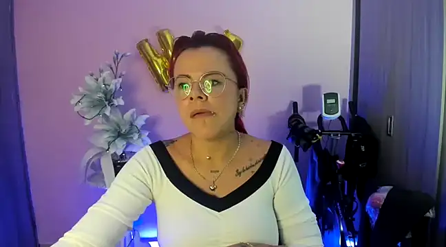Snapshot of KAROL_MILF chatting on December 2024 12:43:02 AM KAROL MILF online show from December 2024 12:43:02 AM
