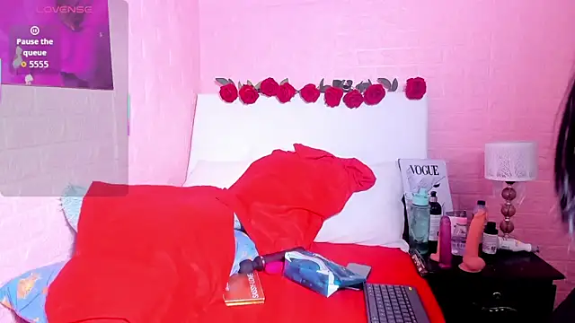 LYAA COLLINS  online show from November 2025 11:42:01 AM