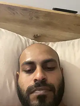 islandvybee55 online show from April 2026 01:01:02 PM