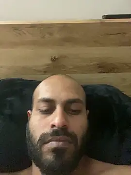 islandvybee55 online show from April 2026 04:12:01 PM