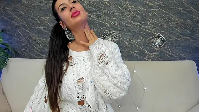 moona ray online show from November 2025 08:30:01 PM