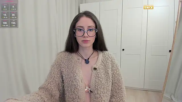 snowiie online show from October 2025 03:53:01 PM