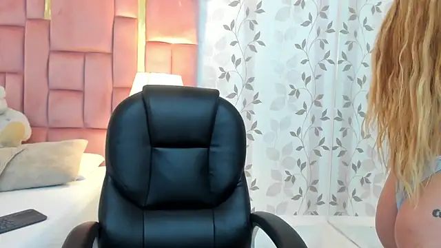 AmbarSantany online show from April 2026 09:05:01 PM