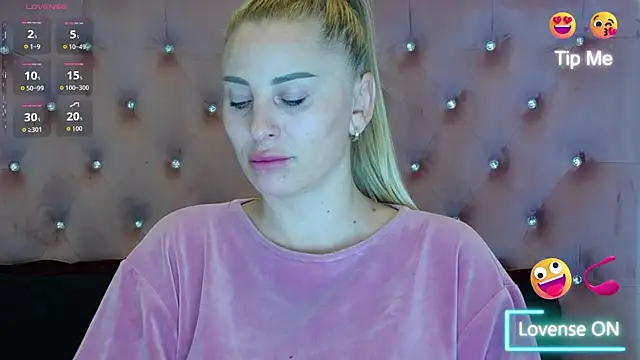 Snapshot of KikiSweet08 chatting on November 2025 05:17:01 AM KikiSweet08 online show from November 2025 05:17:01 AM