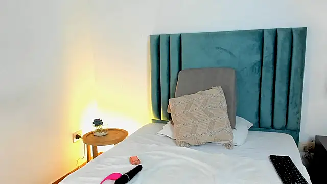 HollyHudsonn online show from December 2024 11:54:02 AM