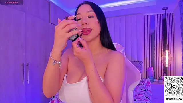 Emilyymilleer  online show from December 2024 04:20:01 PM