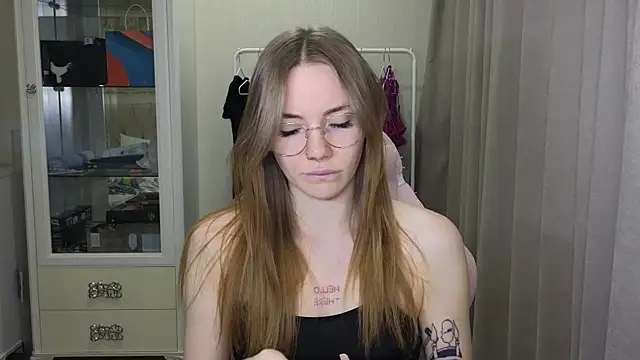 littlevildevil online show from January 2025 11:10:02 AM