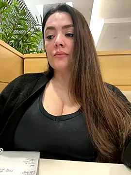 Snapshot of Sophie_Eaton chatting on October 2025 08:24:02 PM Sophie Eaton online show from October 2025 08:24:02 PM