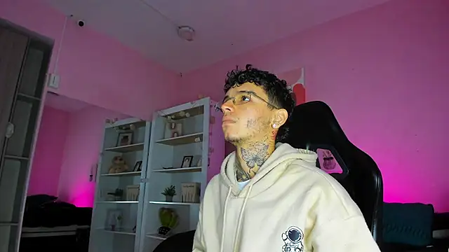 Ian Castillo  online show from November 2025 11:20:01 AM