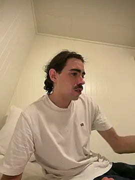 wolfwhite95 online show from February 2026 11:59:01 PM