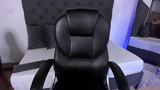 ninfomaria  online show from December 2025 06:27:01 PM