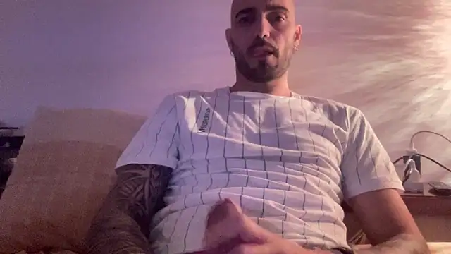 alessandromori91 online show from February 2026 09:37:02 PM