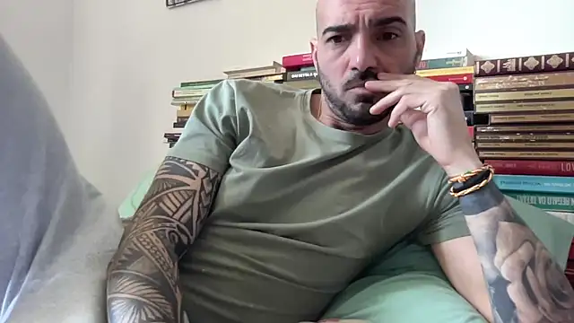 alessandromori91 online show from April 2026 11:11:01 AM